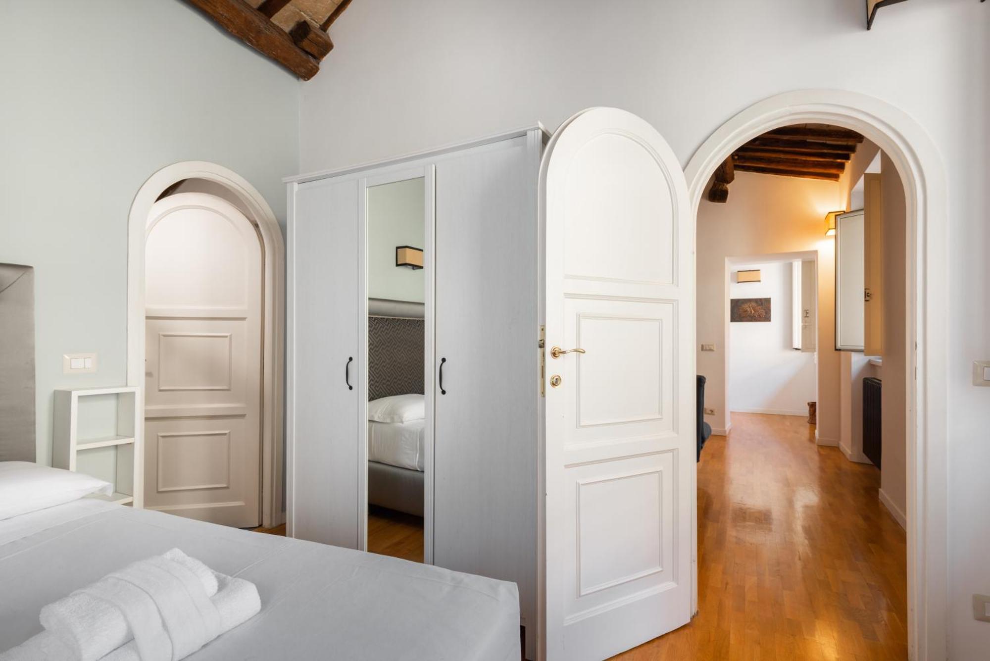Pavone Centre Romantic Apartment Luaran gambar
